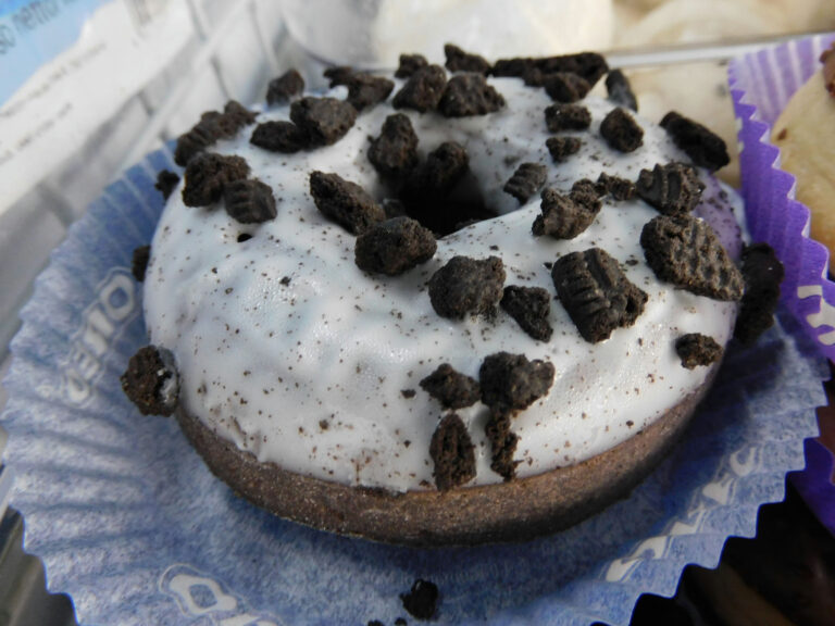 Ciambella glassata Oreo di Freddidea